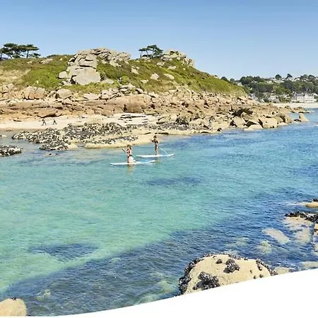 Holiday home Les Pieds Dans L'eau A Trebeurden